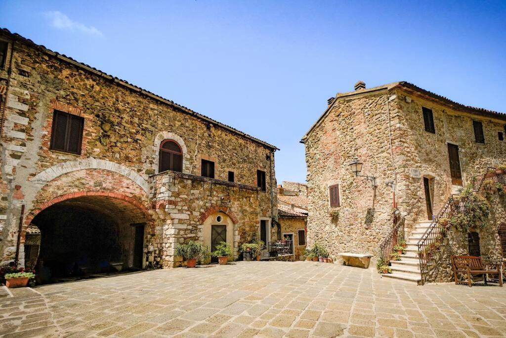 Inn Piazza In Montemerano, The Heart Of Tuscany Exterior photo